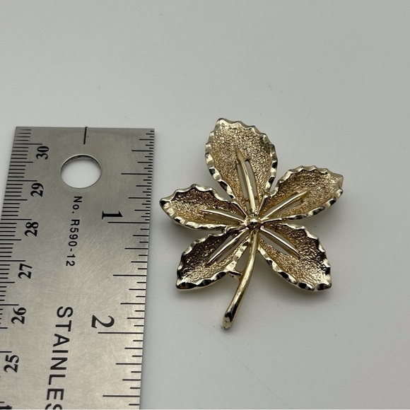 Set of Three Vintage Sarah Coventry Gold Tone Leaf Brooches Wreath Nature Trees - Picture 7 of 10